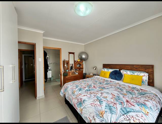 3 BEDROOM TOWNHOUSE FOR SALE IN JEFFREYS BAY CENTRAL